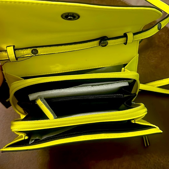 Simply Vera Vera Wang, yellow handbag signature mini crossbody. New! With tags! - Picture 2 of 5